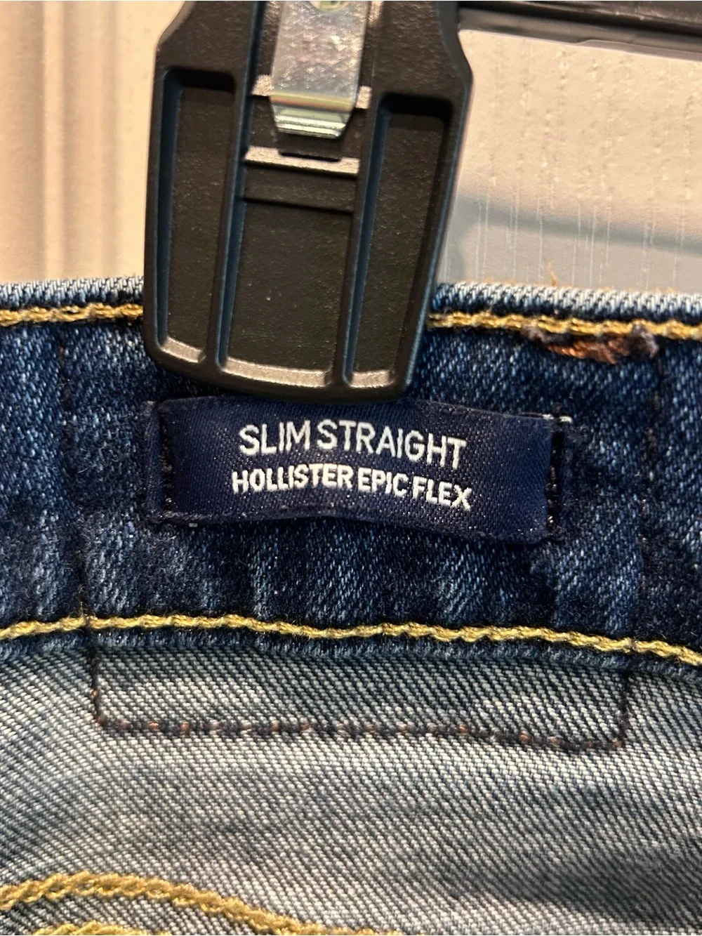 Hollister Epic Flex Men’s Slim Straight Size 34x30 Medium/Dark Wash Denim Jeans